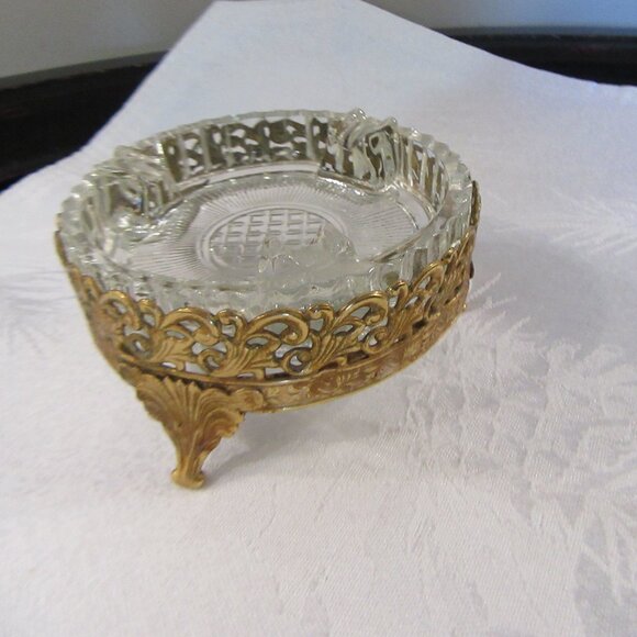 Vintage Ashray In decorative Metal - Picture 5 of 11